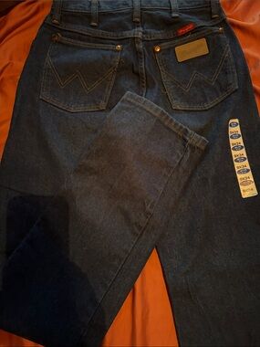 Cowboy cut Wrangler Straight Leg Dark Blue Denim Jeans 9 x 34. Cowboy cut